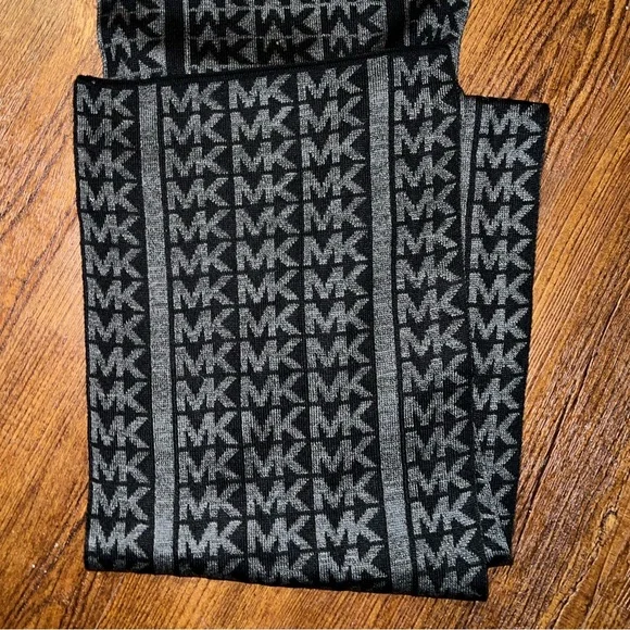 Michael Kors Black and Gray Classic Pattern Logo Acrylic Blend Scarf One Size - Picture 5 of 6